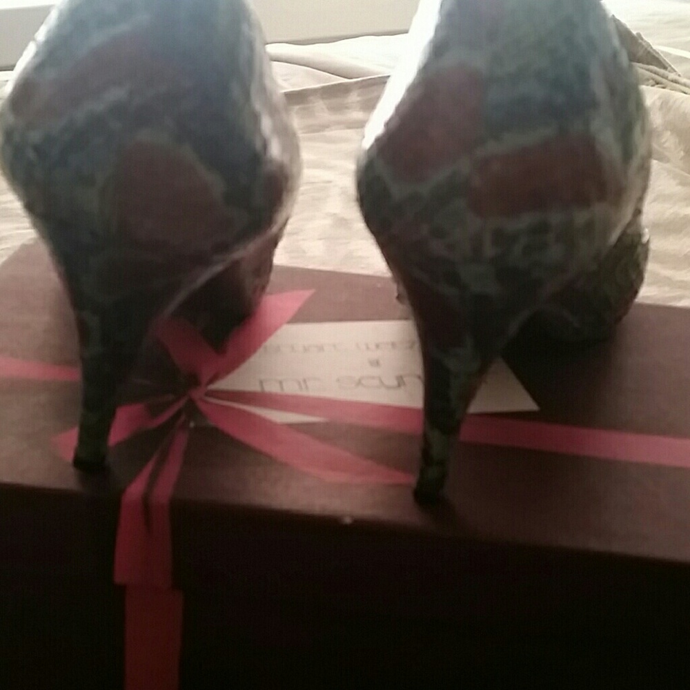 Vintage Stuart Weitzman Snake Print Pumps Box Incl - image 7